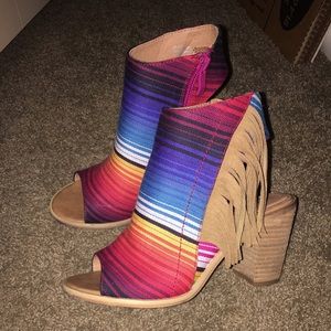 Very volatile LA serape fringe sandal wedges SZ 7